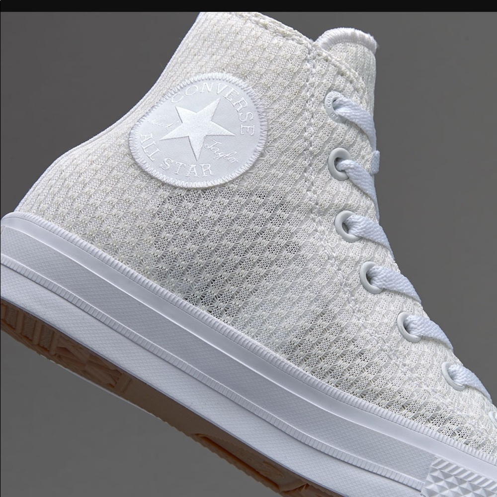{CONVERSE} Chuck Taylor All Star II Hi - White